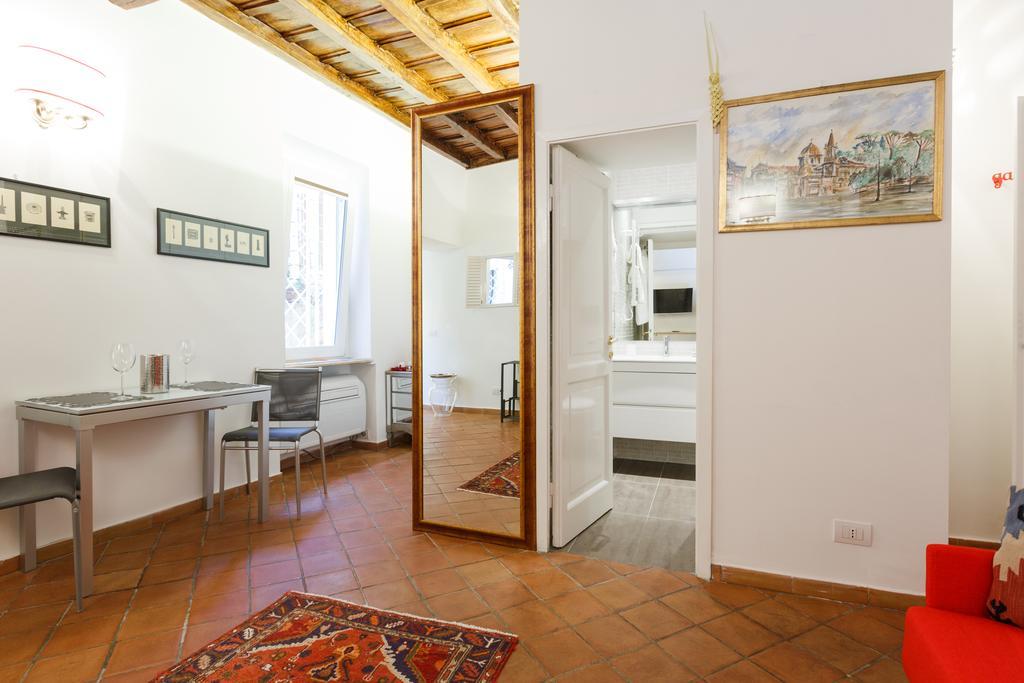 Navona, Old Rome Lodge Room photo