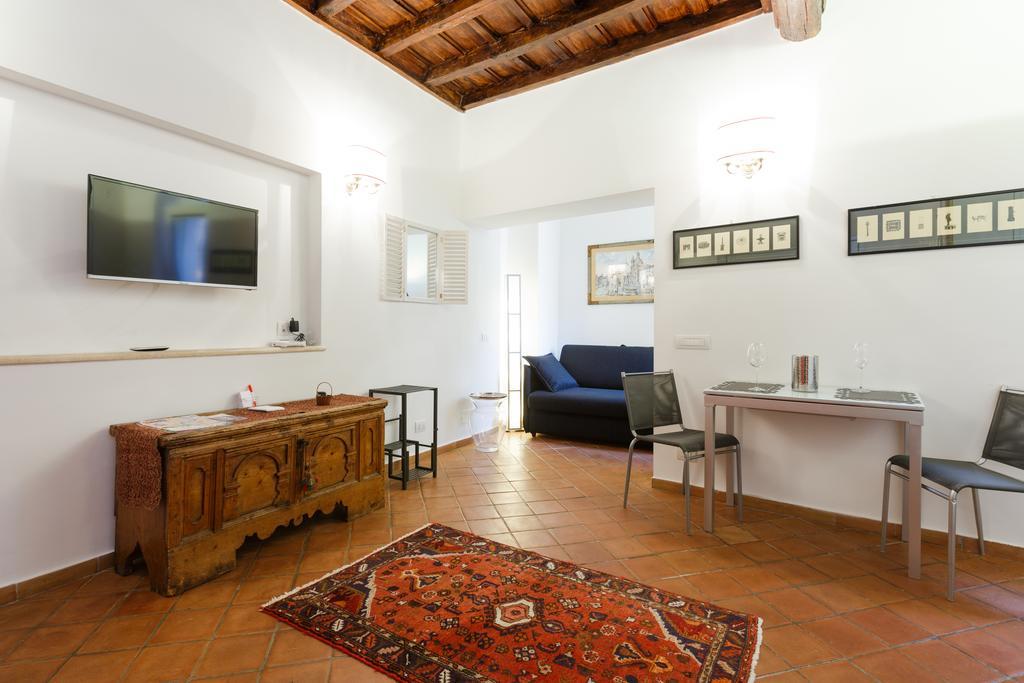 Navona, Old Rome Lodge Room photo
